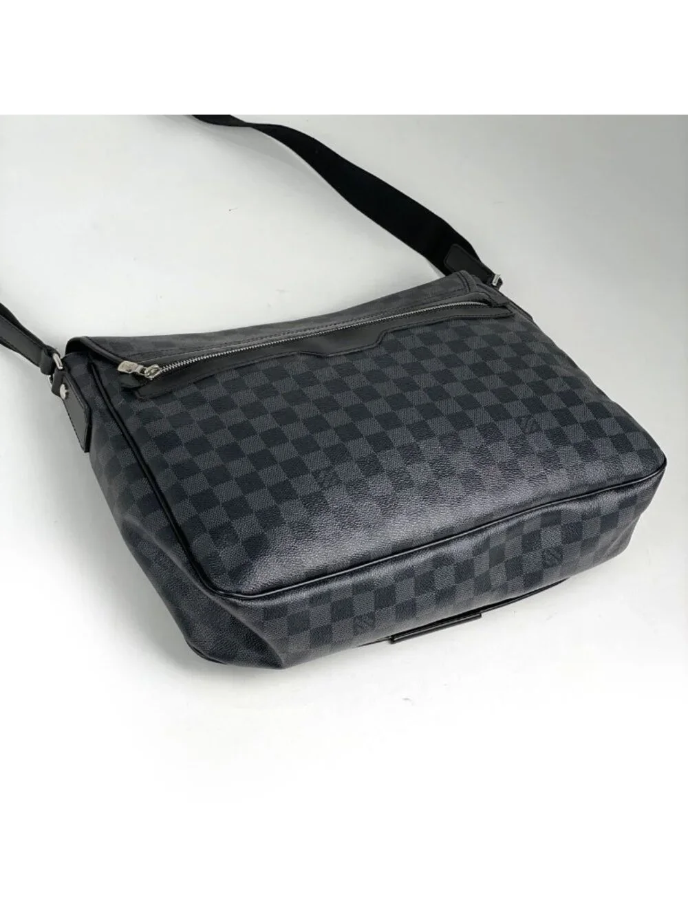 Louis Vuitton Daniel MM Messenger Bag Damier Graphite Noir